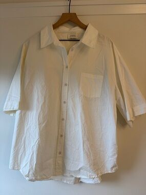 DISSH Men’s White Short-Sleeve Button-Down Shirt with Chest Pocket